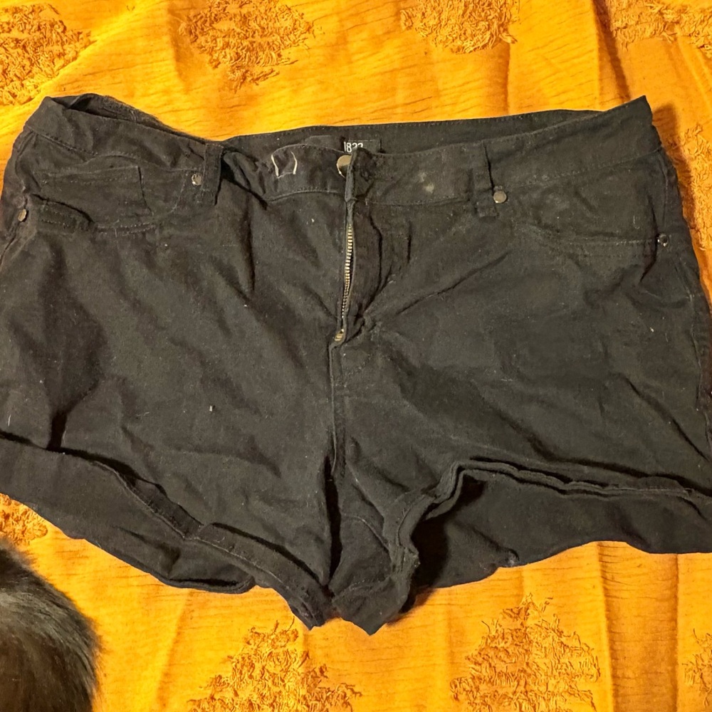 1822 Denim Black Jean Shorts Classic Mid-Rise